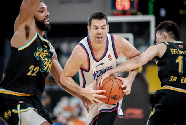 九游官网官-JackeyLove与30激战曼联分钟,大比分获胜胜负难料!,詹姆斯焦点对战上演精彩一战的简单介绍